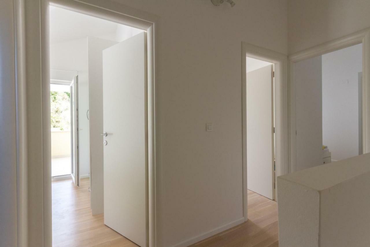 House Sunny Rock Baska Villa Room photo
