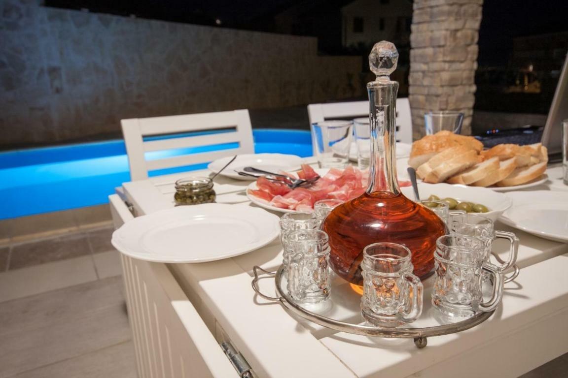 House Sunny Rock Baska Villa Room photo